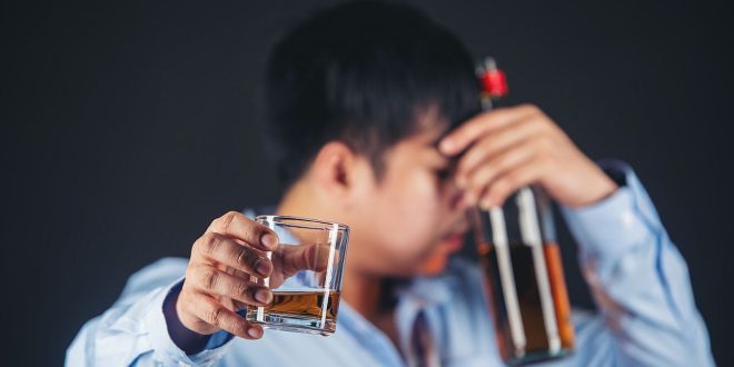 Как связаны черты личности и алкоголизм